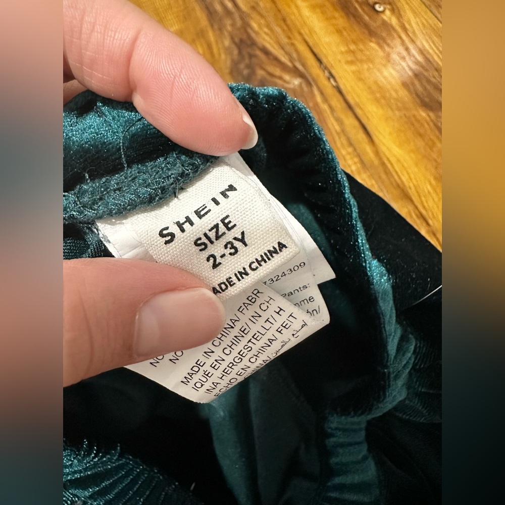 SHEIN 2-3 velour green pants - Picture 2 of 3